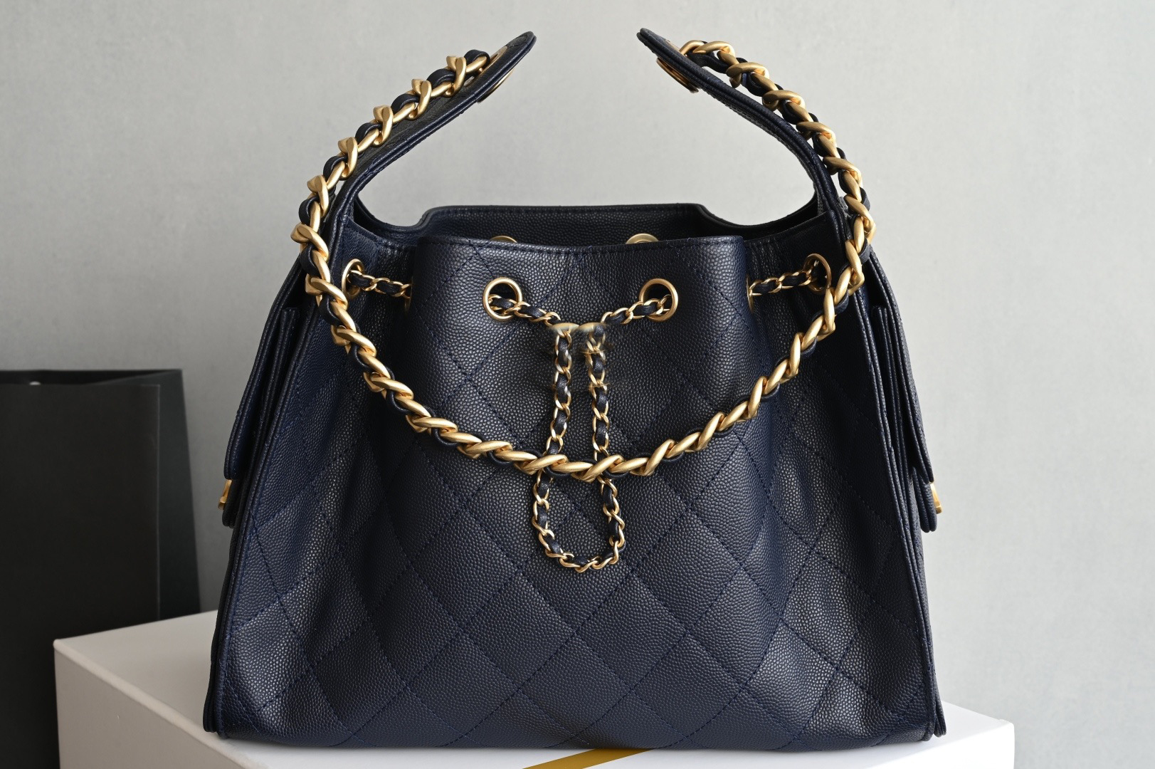 Top-quality genuine leather handbag - Designer bag - Medium crossbody bag Women's fashionable diamond-shaped handbag - Women's fashionable bag worn across the shoulder