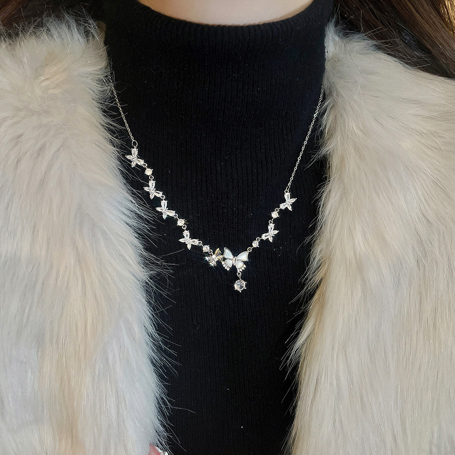 Korean Style Ins Zircon Butterfly Pendant Exquisite Elegant Temperament Versatile Collarbone Chain Light Luxury High-end Sense Necklace - view 5