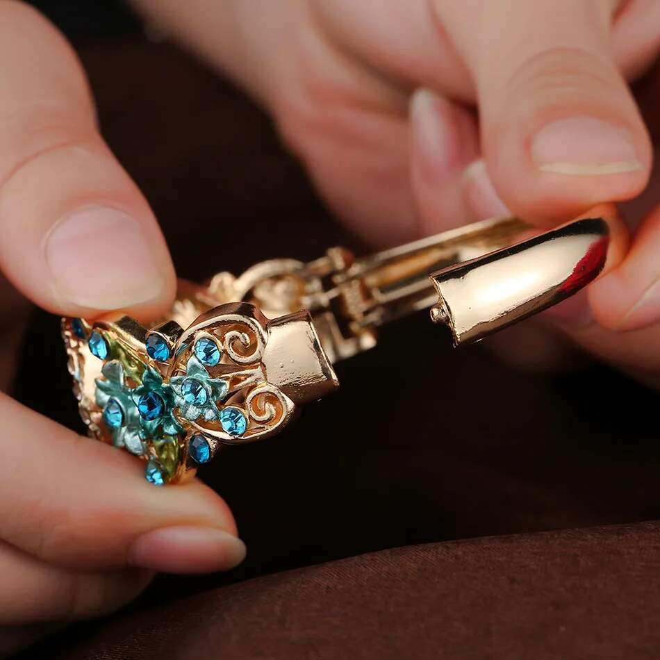 Women's Stainless Steel Rhinestone Women Quartz Watches Fashion Flower Vintage Ladies Bangle Female Wristwatch Clock