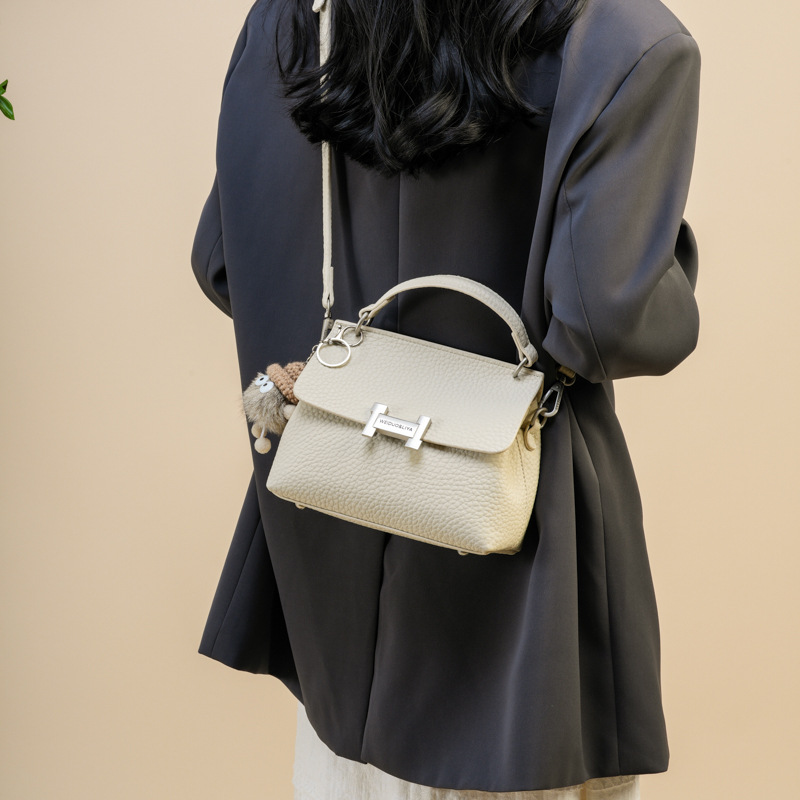 Chic & Practical Light Luxury Tote - Sleek Single Strap Shoulder Bags Ideal for Business Professionals Designer bag