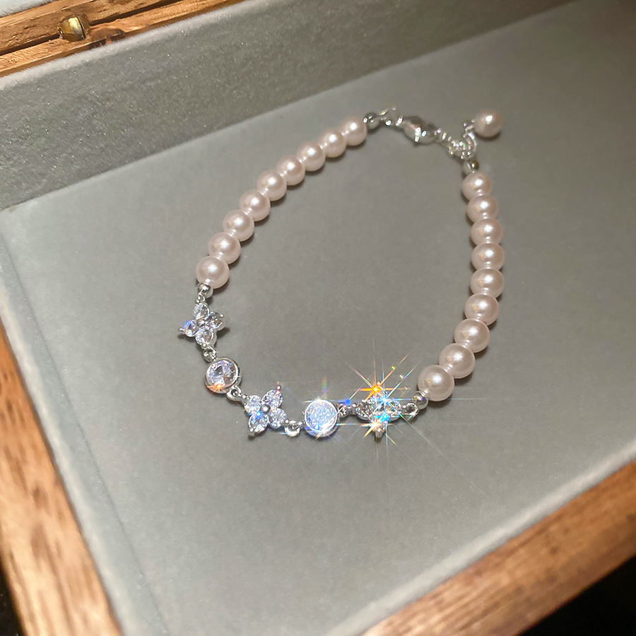 Brilliant zircon pearl string flower circular pendant bracelet, exquisite high-end women's accessory - view 4