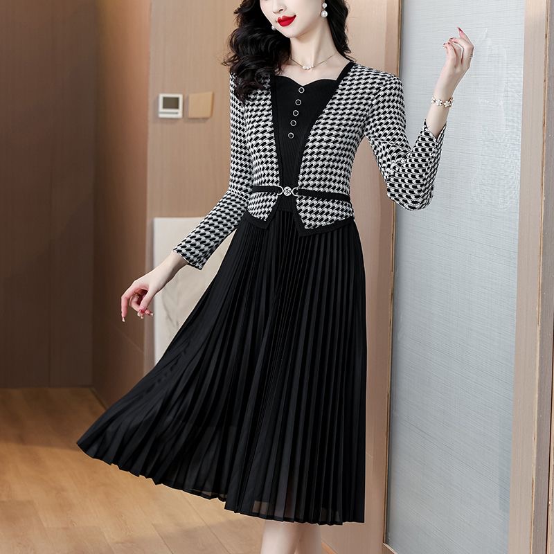 Large size women's dress 2025 new Chinese style fashion V-neck slim dress long skirt D02318