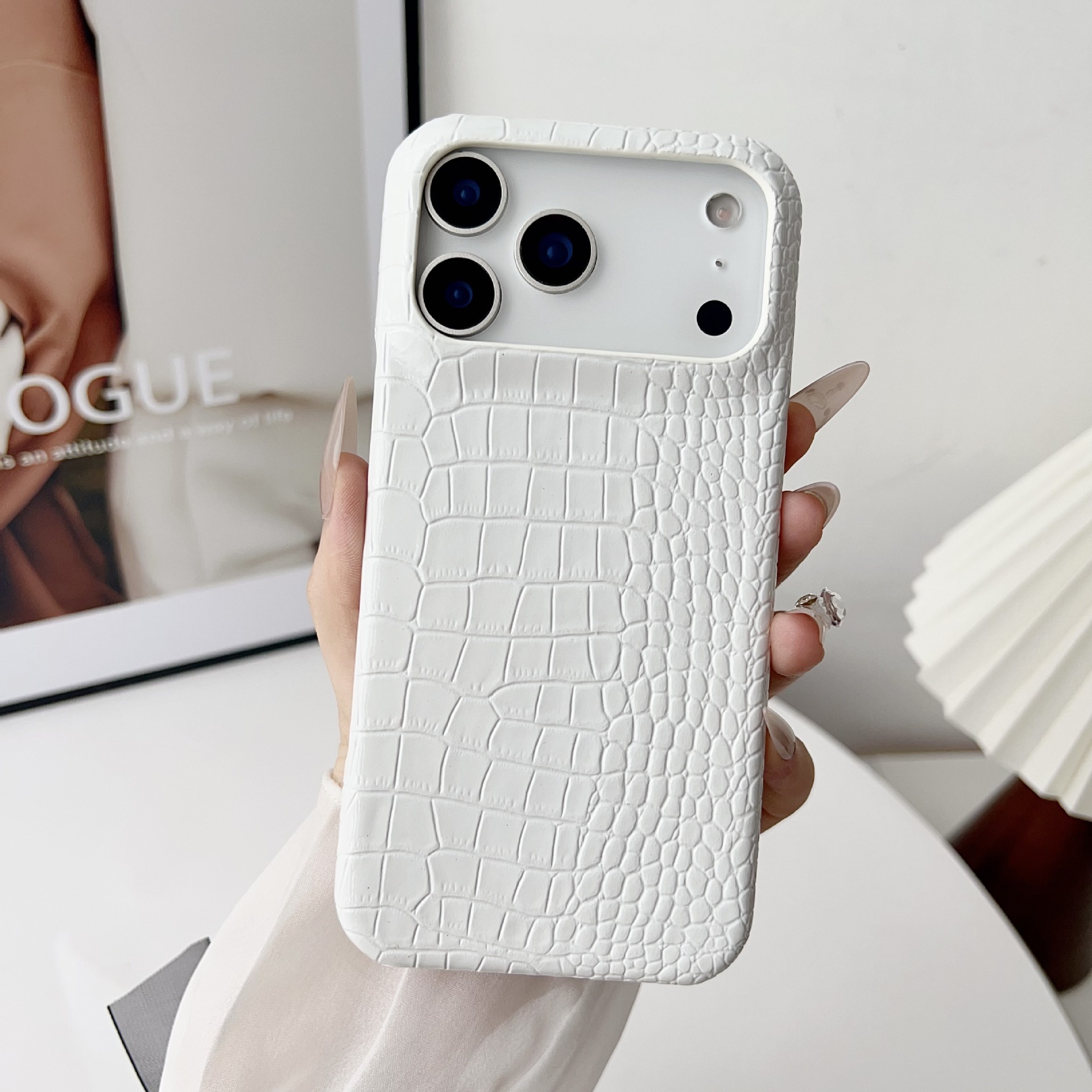 Cracked Gradient Crocodile Skin Pattern Phone Case iPhone 17 Pro Max Compatible with Apple 16 Pro High Frame Luxury Case
