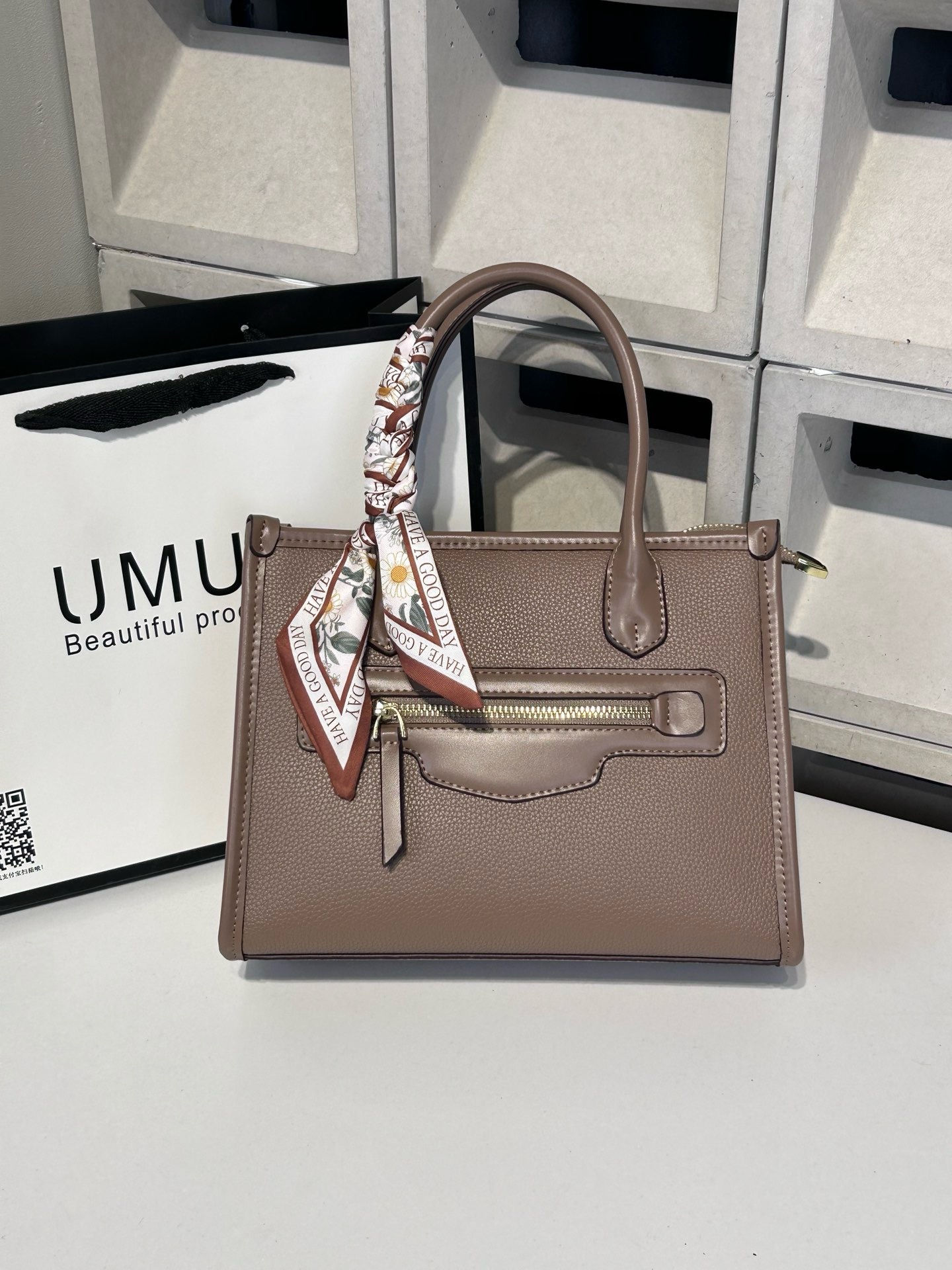 Sophisticated Midlife Fashion Accessory: Premium Soft-Leather Shouldered Totes & Bags Designer bag