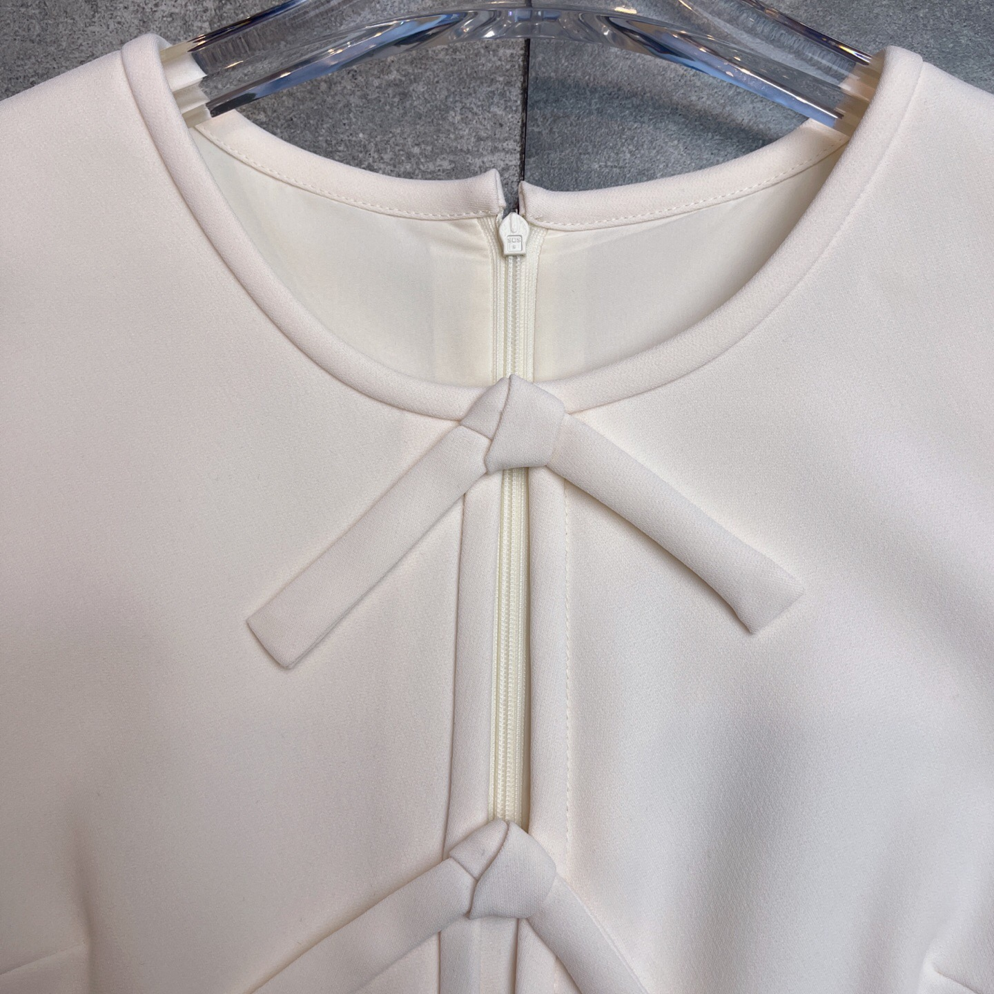 Valent0 Paris 2025 dress Fashion Week Show Customized Fashion Tailored clothing womens Fashion Paris.M340