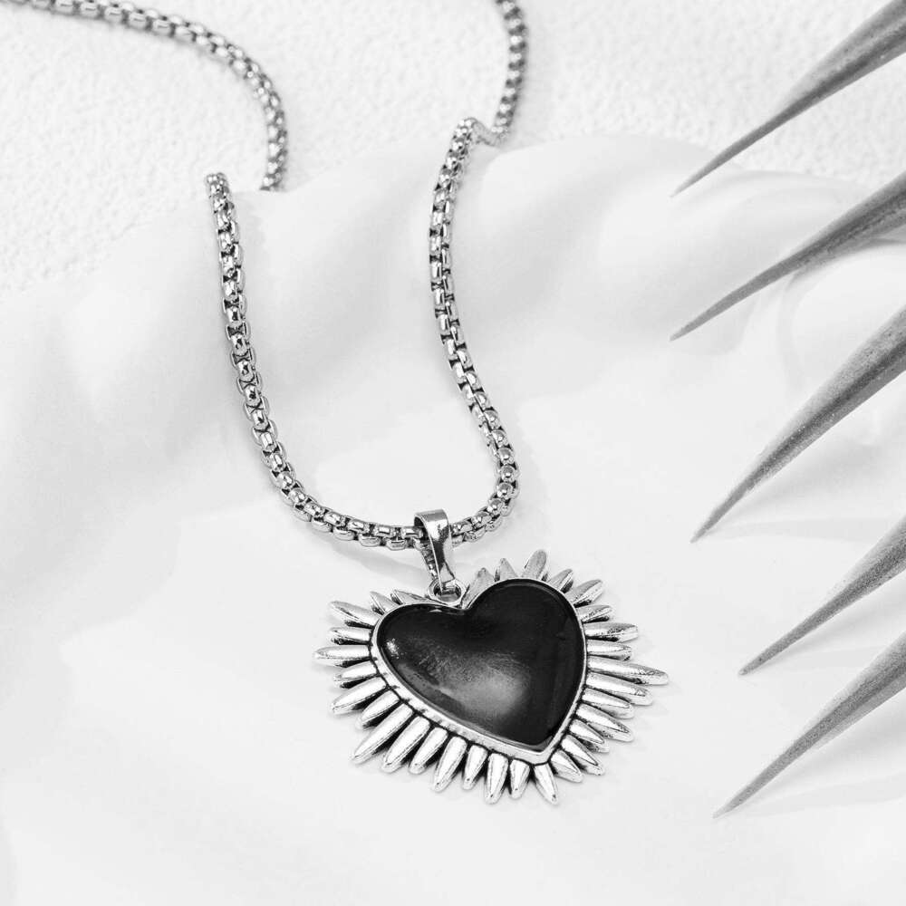 Junan Fashion Gothic Red Black Love Pendant Necklace
