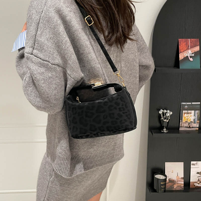 JF02 Chic Autumn-Wi… - image