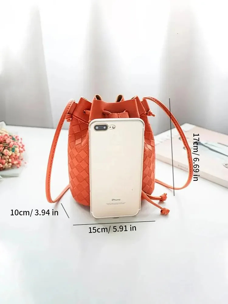 Embossed flat bottom bag PU leather exquisite compact portable shoulder cross bag 250427