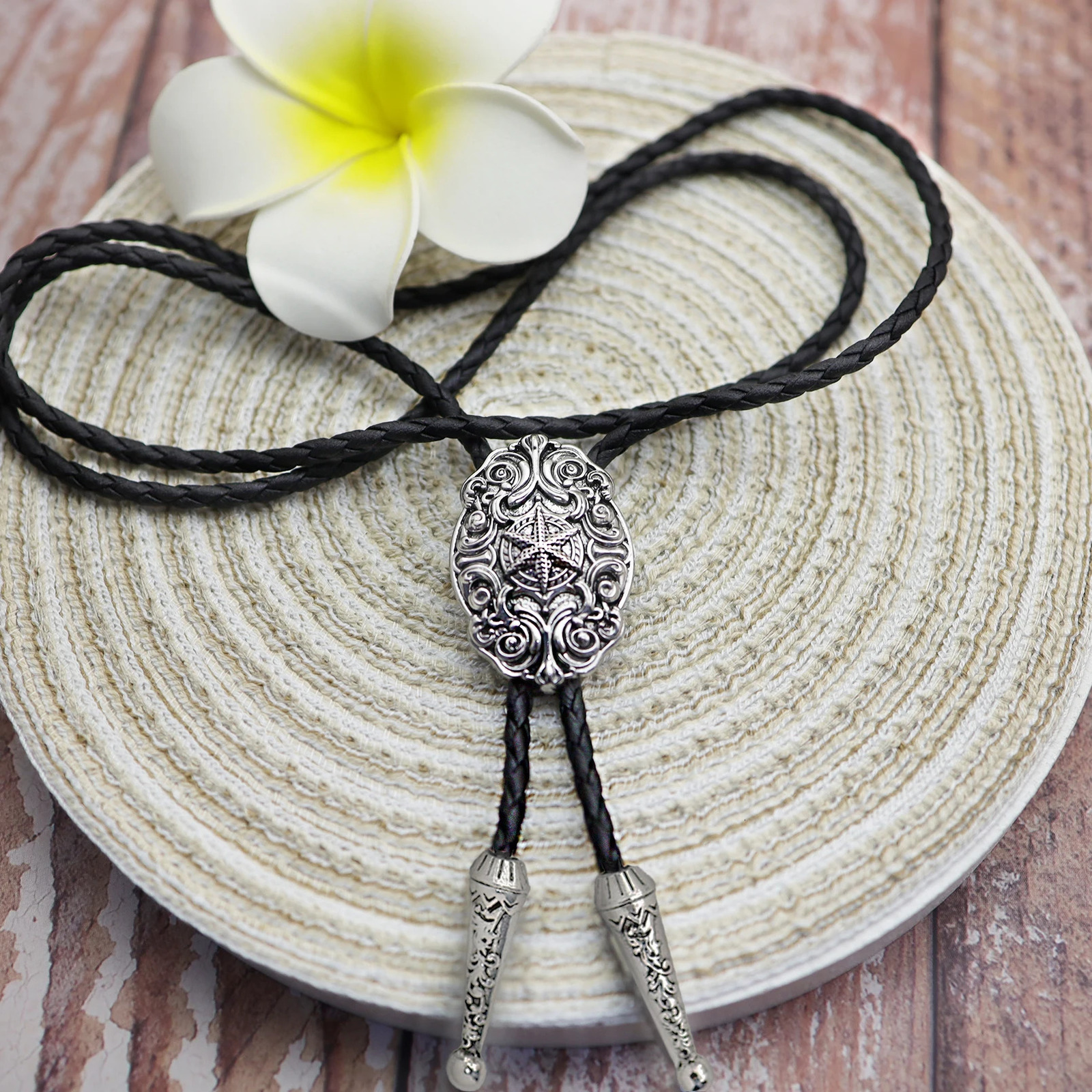 Vintage Western Cowboy Bolo Tie for Men Star Bull Circular Cross Pendant Black Leather Rope Necktie Women Necklace Accessories 250430