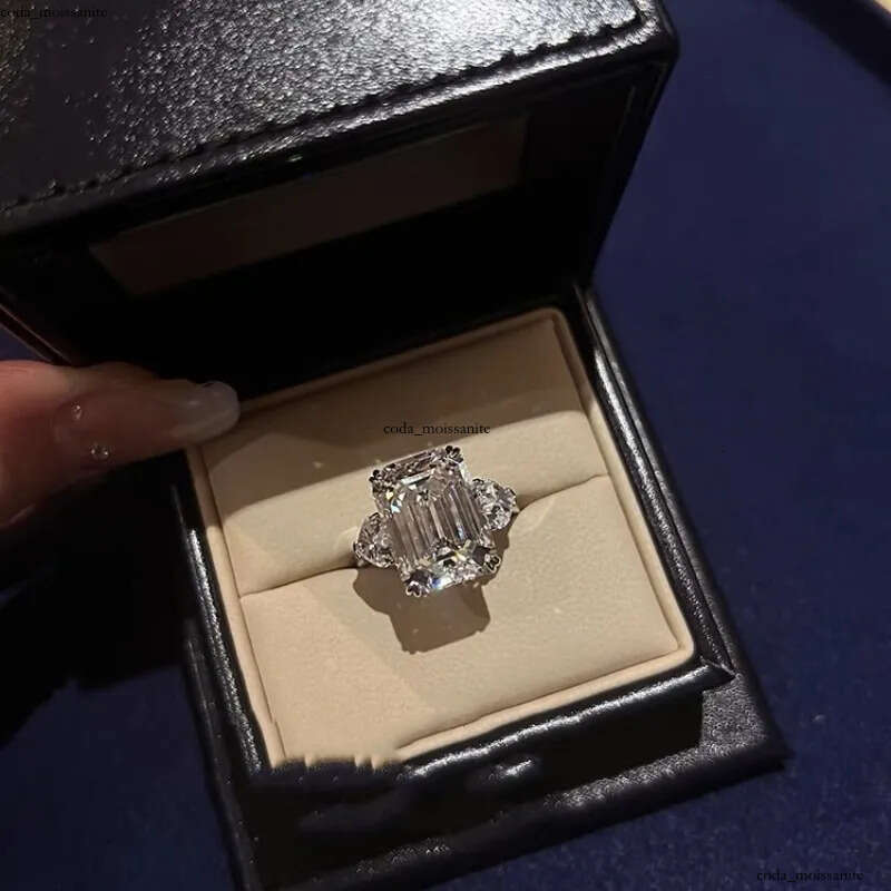 4CT Moissanite Diamond Wedding Rings Luxury Jewelry Stunning Real 100% 925 Sterling Silver Emerald Cut Gemstones Party Eternity Women Bridal Ring For Lover Gift d4
