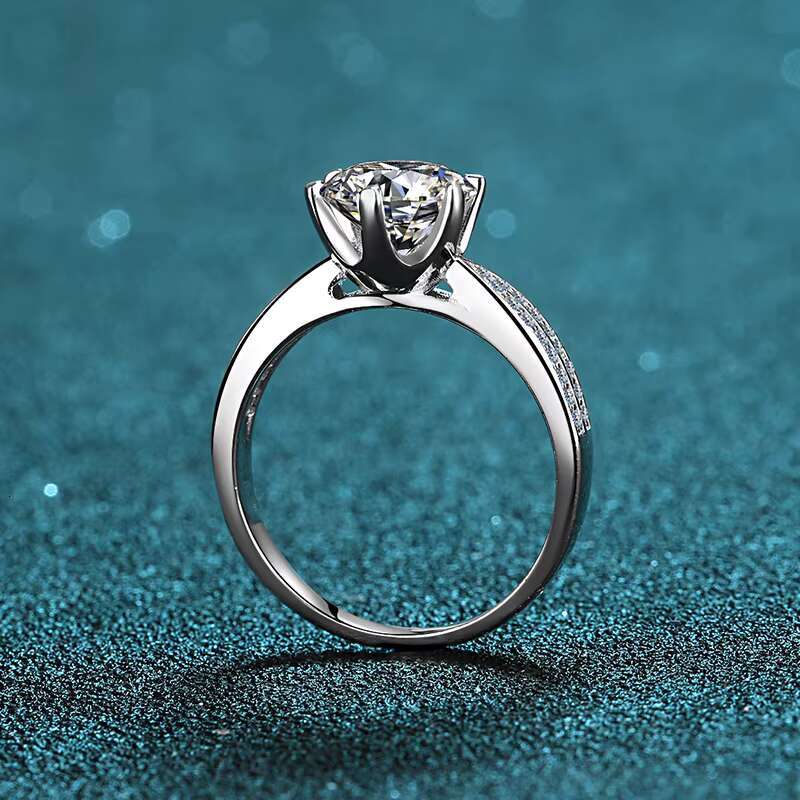 Hot Sales Brilliant Cut Silver Plated Platinum Vvs Moissanite Circular 1.0ct Engagement Diamond 925 Silver Ring