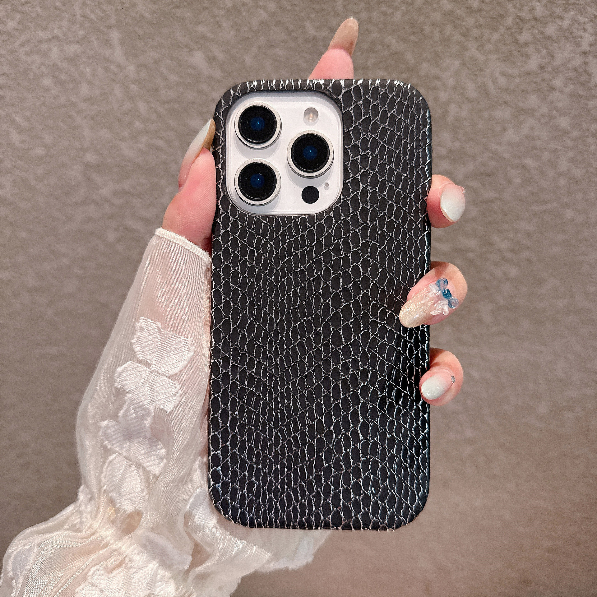 Snake Texture Half-Pack Phone Case Compatible with iPhone 16/15 Pro Max Trendy Large Hole Hard Shell Protective Cover