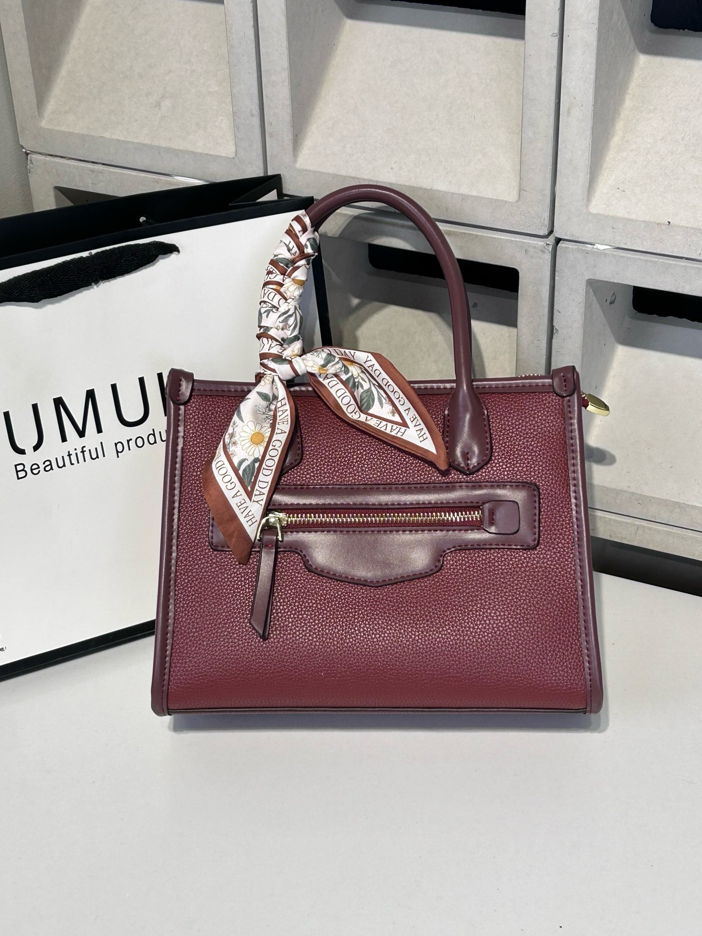 Sophisticated Midlife Fashion Accessory: Premium Soft-Leather Shouldered Totes & Bags Designer bag