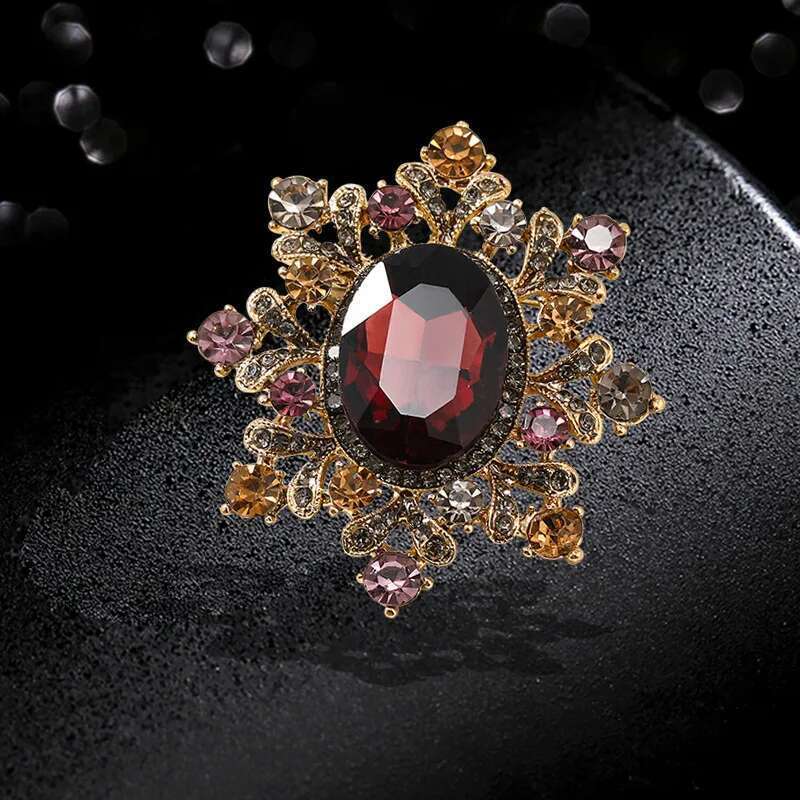 Retro Baroque Palace Crystal Brooches For Women Elegant Fashionable Rhinestone Flower Brooch Pins Jewelry Gifts