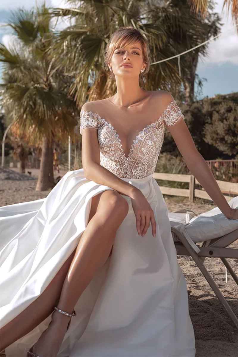 Bohemia Wedding Dress Sheer Neck Lace Appliques A Line Bridal Gowns Customized Beach Side Split Backless Bride Dresses