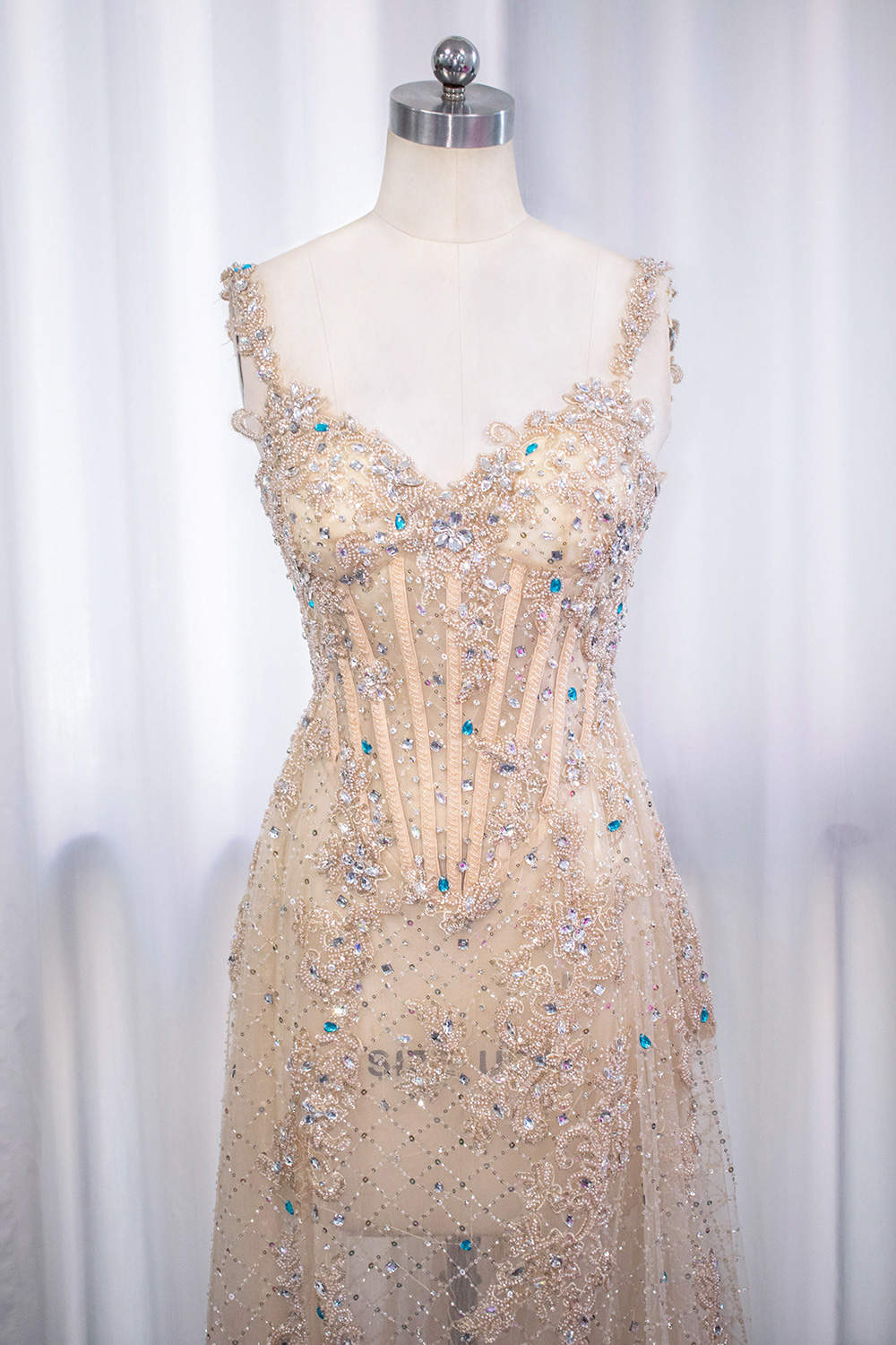 Glitter Spaghetti Strap Prom Dresses Customized Sequined Crystal Evening Dress Customized Beaded Side Split Celebrity Party Gown