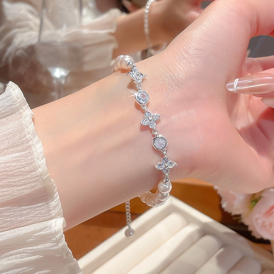 Super Sparkling Zircon Pearl Beaded Flower Round Pendant Elegant Bracelet Light Luxury High-end Hand Accessories for Women - view 6
