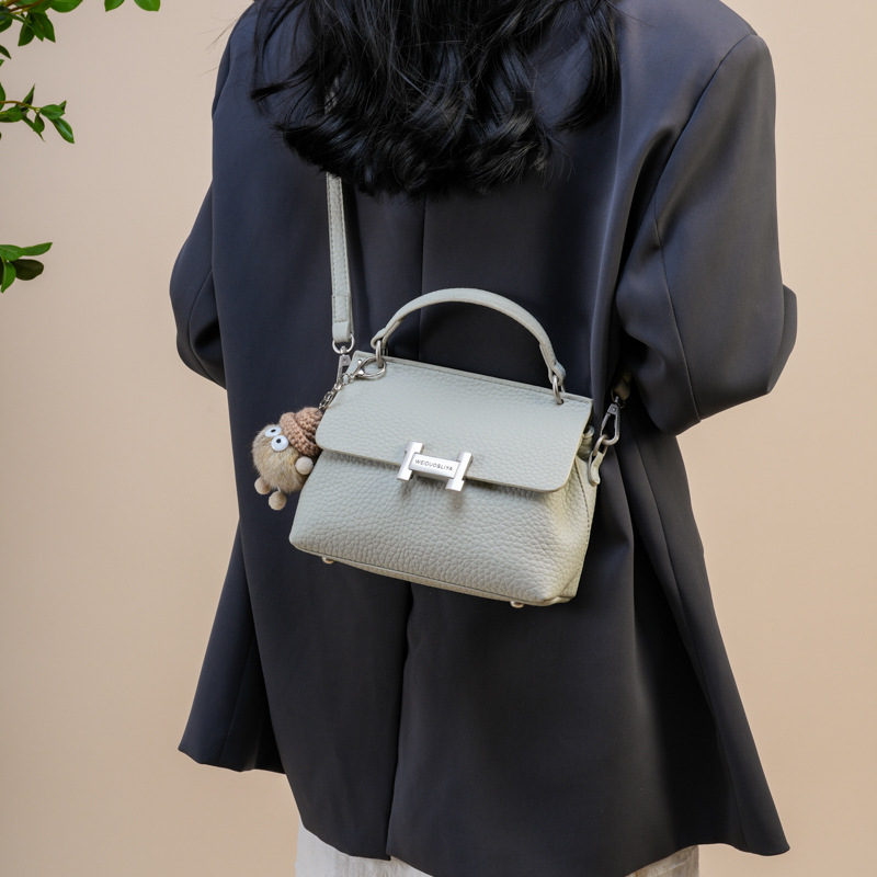 Chic & Practical Light Luxury Tote - Sleek Single Strap Shoulder Bags Ideal for Business Professionals Designer bag