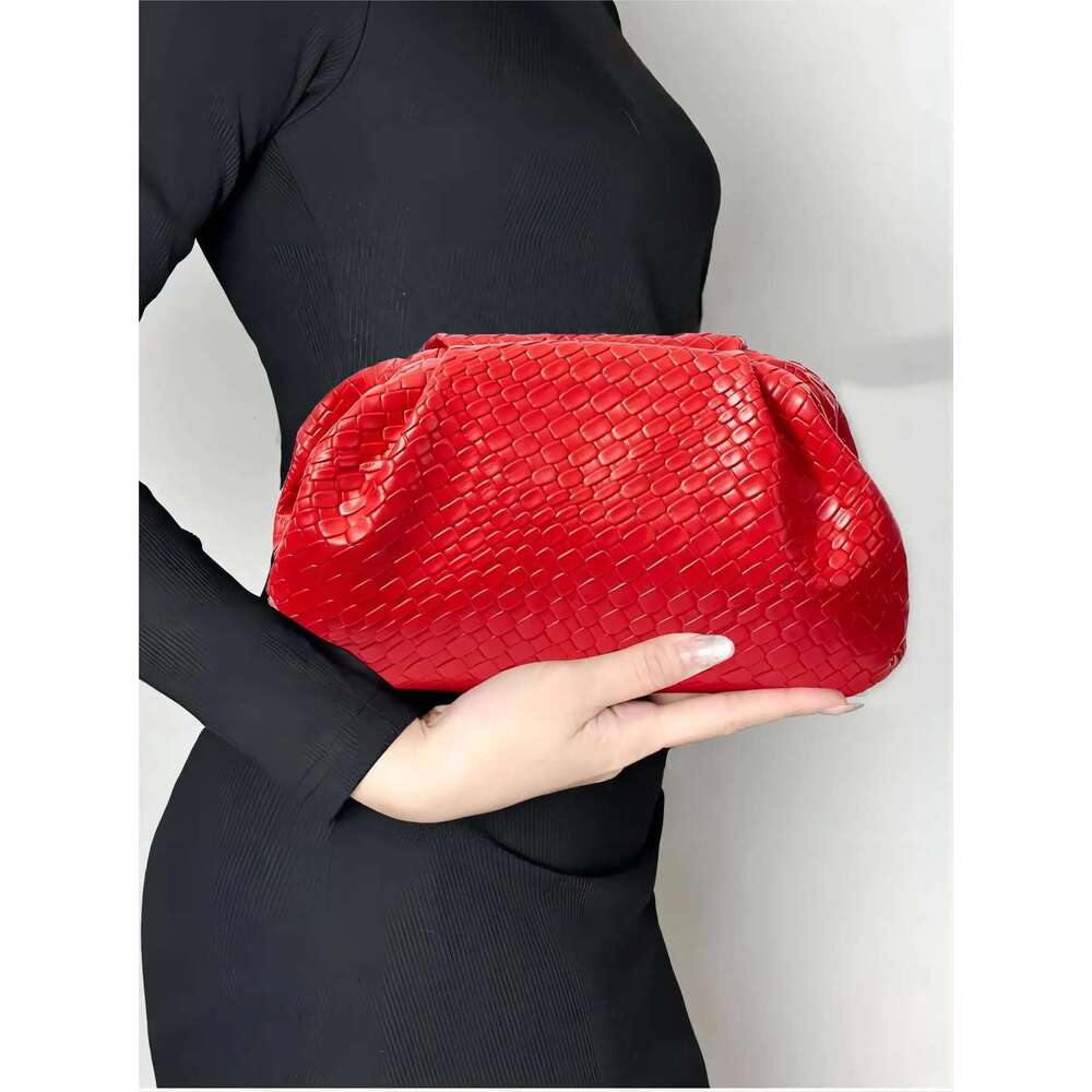 High End Retro Fashion Emed Woven Handbag, Lightweight Large Capacity, Suitable For Dates, Weddings, And Banquets