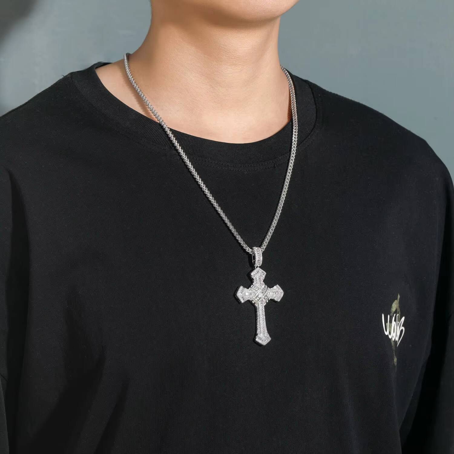 In Stock Retail Price Best Selling Unique Design Iced Out Hip Hop Jewelry 925 Silver Baguette Moissanite Diamond Cross Pendant