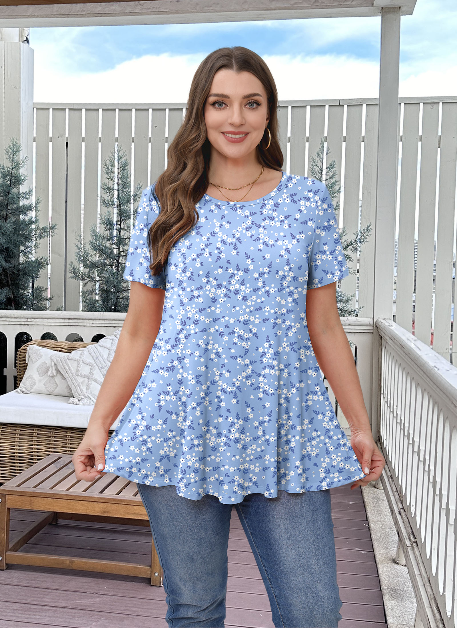 Tunic Tops for Women Plus Size Short Sleeve Crew Neck Swing Flare Loose T-Shirt Blouses to Wear with Leggings Light Blue Floral Tunics
