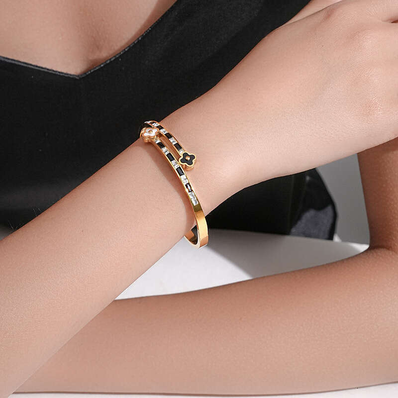 Hot sale Clover Bracelet Designer jewelry Four leaf flower high end titanium steel diamond inlaid bracelet luxury versatile fashion exquisite adjustab
