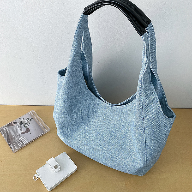 designer bag Large capacity denim commuting shoulder women in spring summer style for ladies fashionable and casual tote bag
