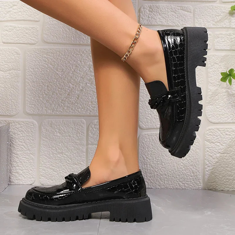 Womens Chain Decor Platform Loafers Fashion Black Patent Leather Dress Shoes Woman Comfortable Slip On Flat Shoes Plus Size 42 250421