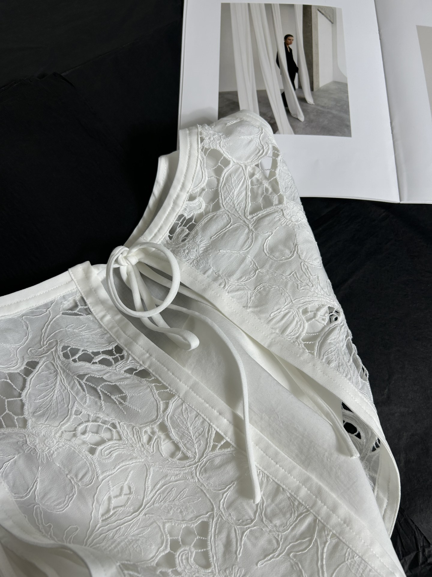 2025 Hook flower hollow dress Fashion Week Show Customized Fashion Tailored clothing womens Fashion Paris.M364