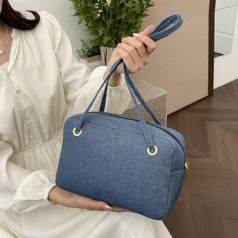 Chic and Spacious Female Canvas Crossbody/Shoulder Satchel Ideal for Everyday Needs