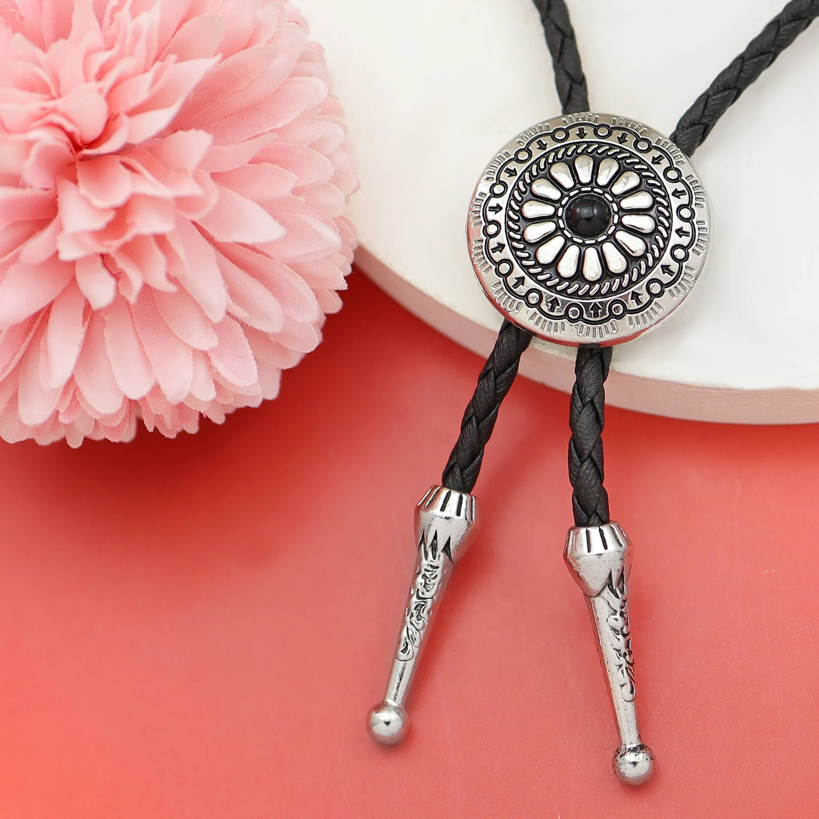 Vintage Western Cowboy Bolo Tie for Men Star Bull Circular Cross Pendant Black Leather Rope Necktie Women Necklace Accessories 250430