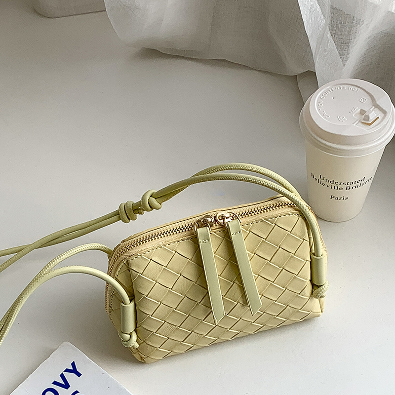 Small Fresh Female Bag Spring New Soft Woven Bag Women'S Single Shoulder Diagonal Shell Bag