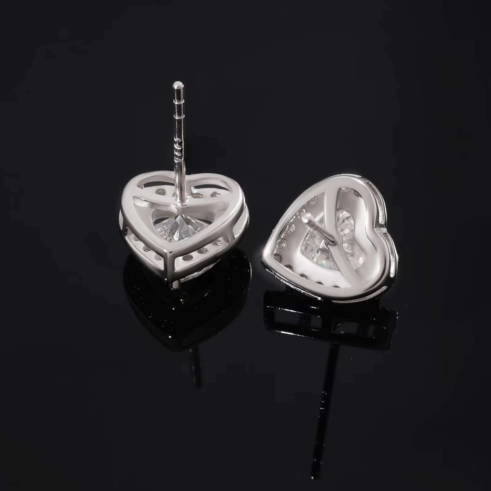 New Trendy 925 Sterling Sliver VVS Moissanite Stud Earrings Sparkling Bling Heart Earrings Womens Jewelry For Gift Party
