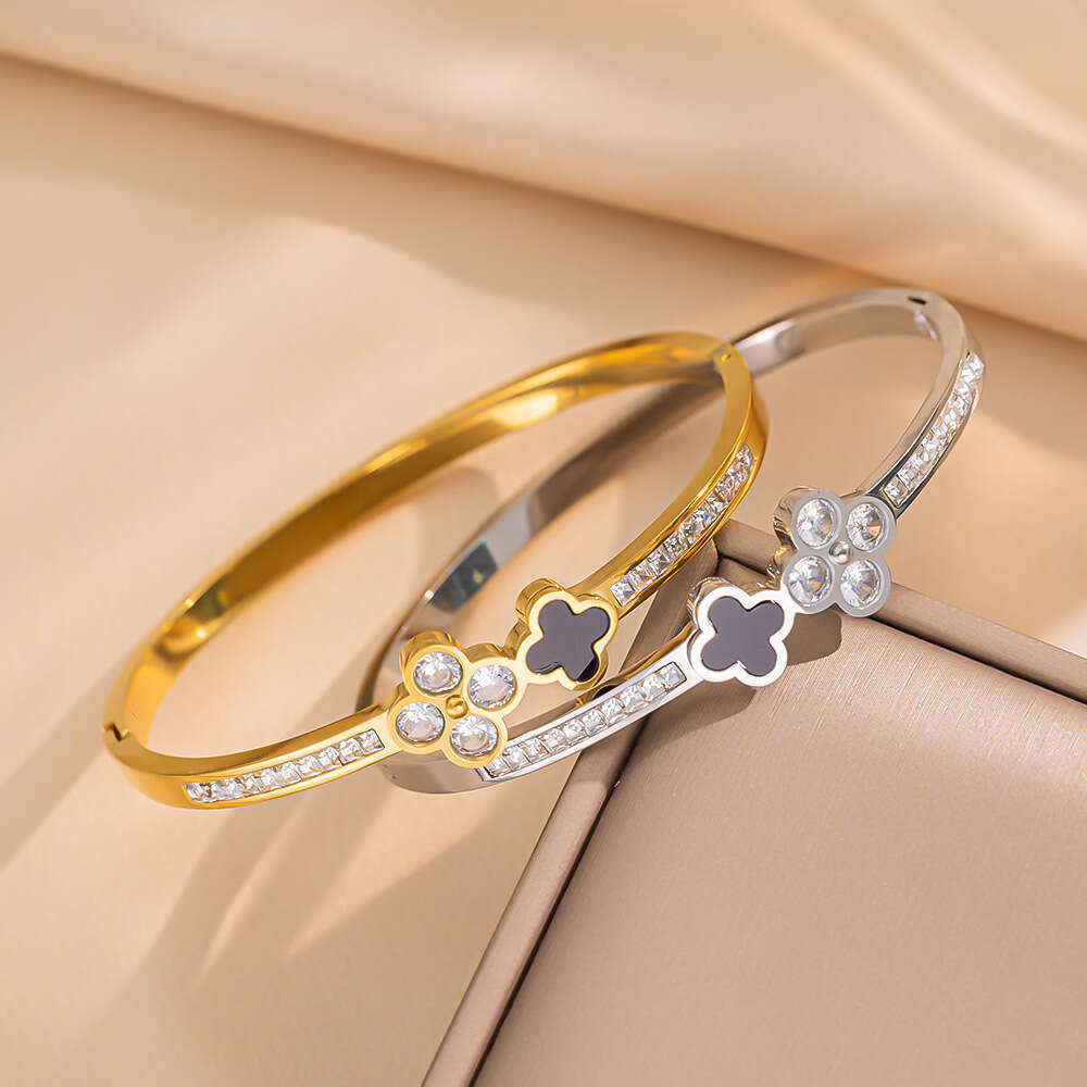 designer jewelry 4 leaf flowe Diamond studded clover bracelet for women with a high-end feel open mouth bracelet that does not fade accessories for Mo