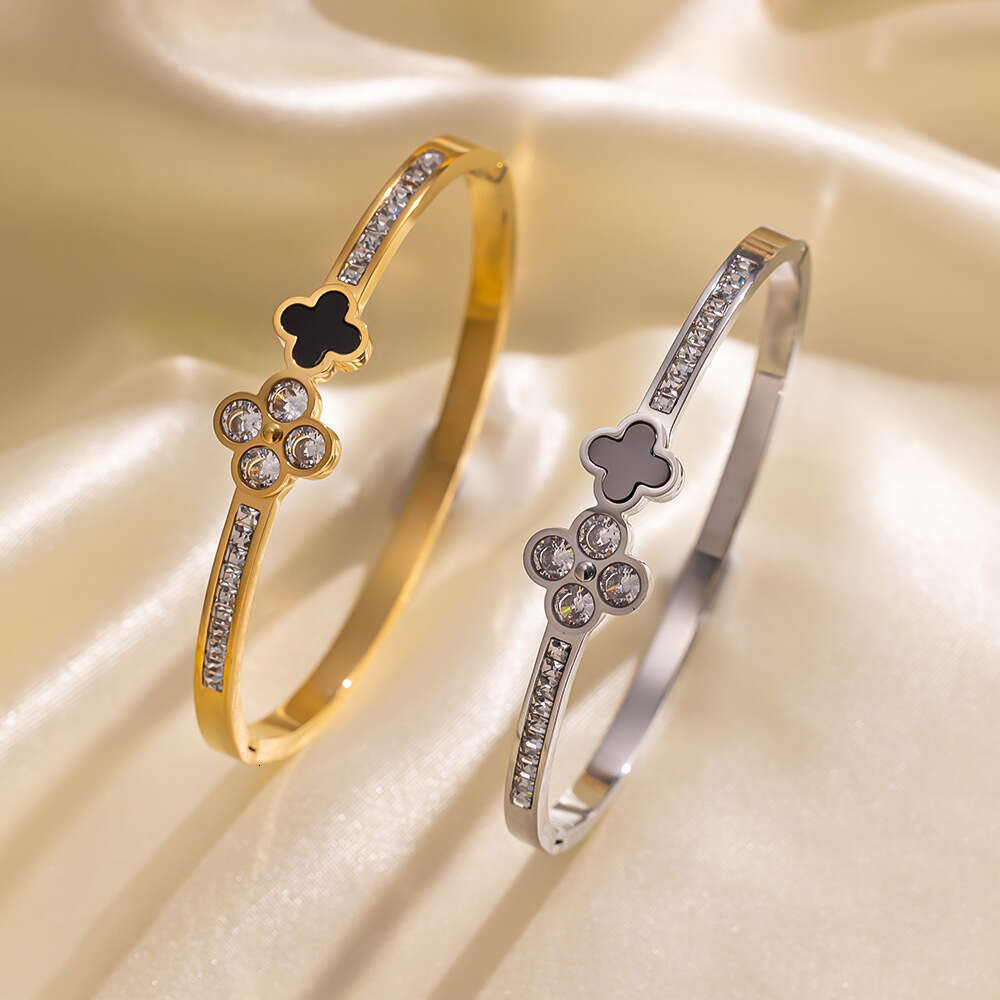 designer jewelry 4 leaf flowe Diamond studded clover bracelet for women with a high-end feel open mouth bracelet that does not fade accessories for Mo