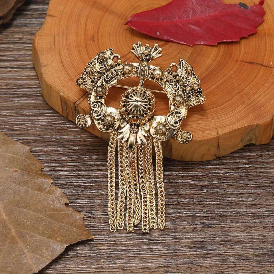 Ladies Novelty Vintage Palace Tassel Brooch Elegant Clothing Pins Banquet Party Coat Suit Accessories
