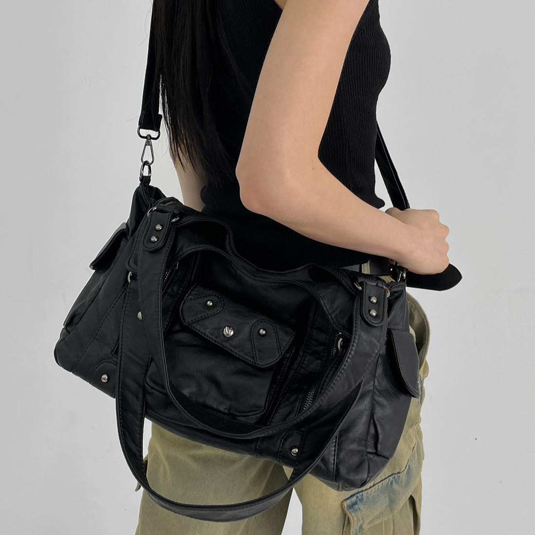 Ladies' fashionable washed and used spicy girl motorcycle bag with large capacity and Japanese and Korean trend multi pocket shoulder bag