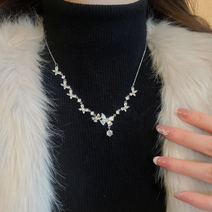 Korean Style Ins Zircon Butterfly Pendant Exquisite Elegant Temperament Versatile Collarbone Chain Light Luxury High-end Sense Necklace - view 4