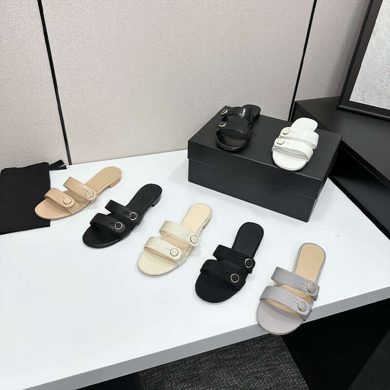 Designer Genuine Leather Womens Sandals Flat bottomBeach Slides for Vacation and Leisure Sizes 35-41