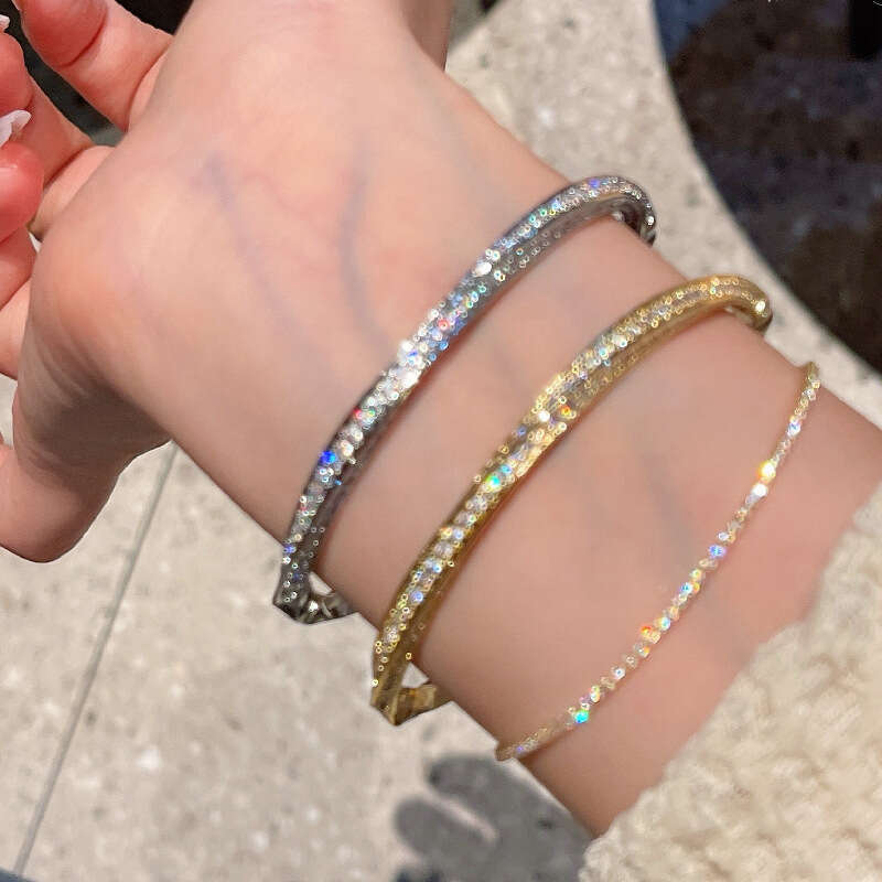 Micro Inlaid Zircon Twisted Pattern Dia Geometric Curve Wrapped Weaving Light Design Sense Gift Bracelet For Women