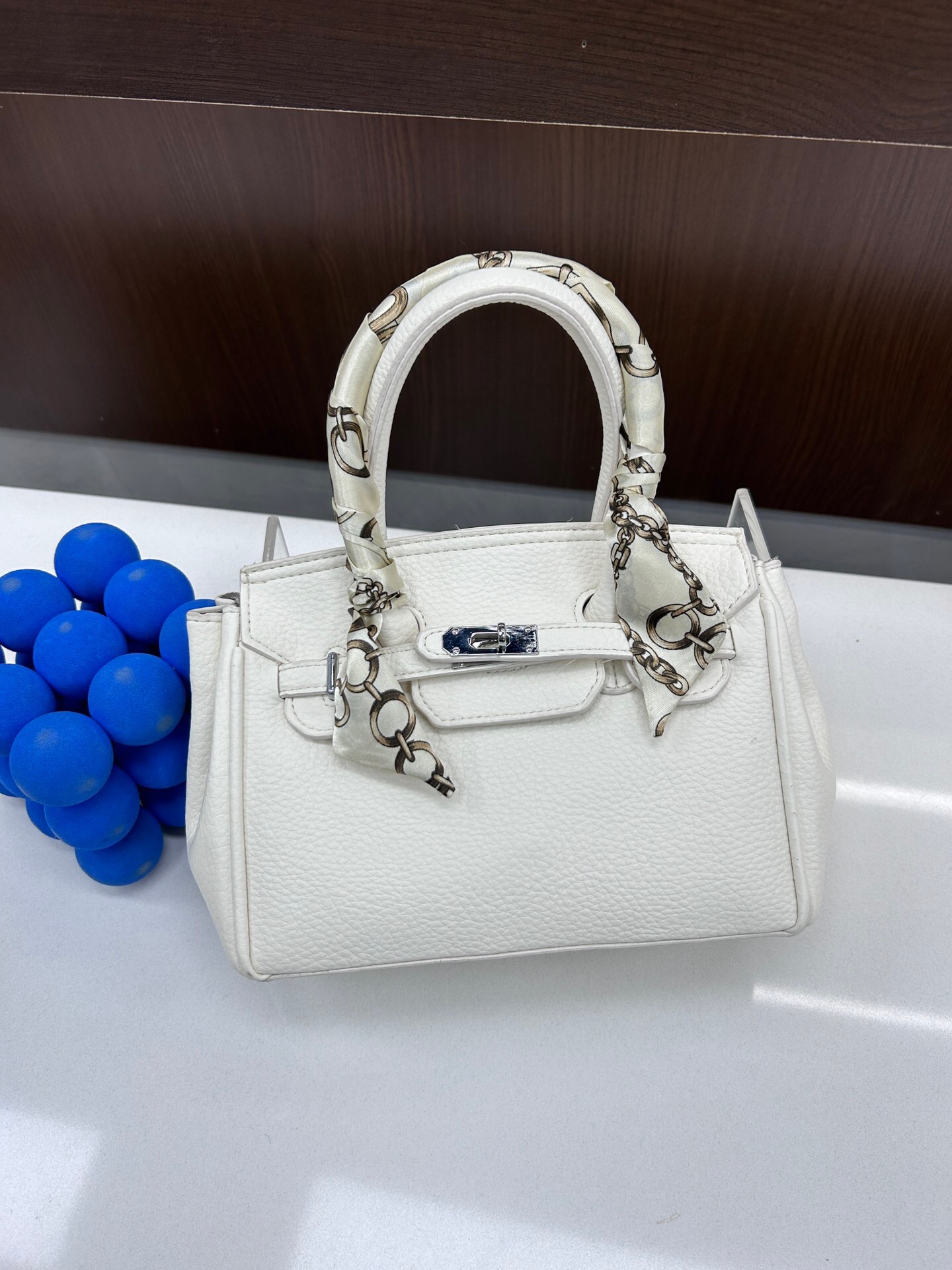 Elegant Platinum Kelly-Inspired Tote: Ideal Travel Companion for Fall-Winter Outfits Designer bag