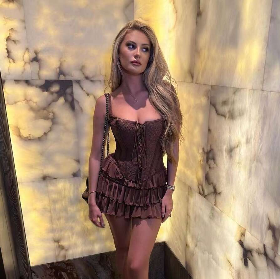 Autumn/Winter Women's Wear Brown Fishbone Strap Top Cake Half Set Skirt 2025 New Style Unique and Elegant Clothing
