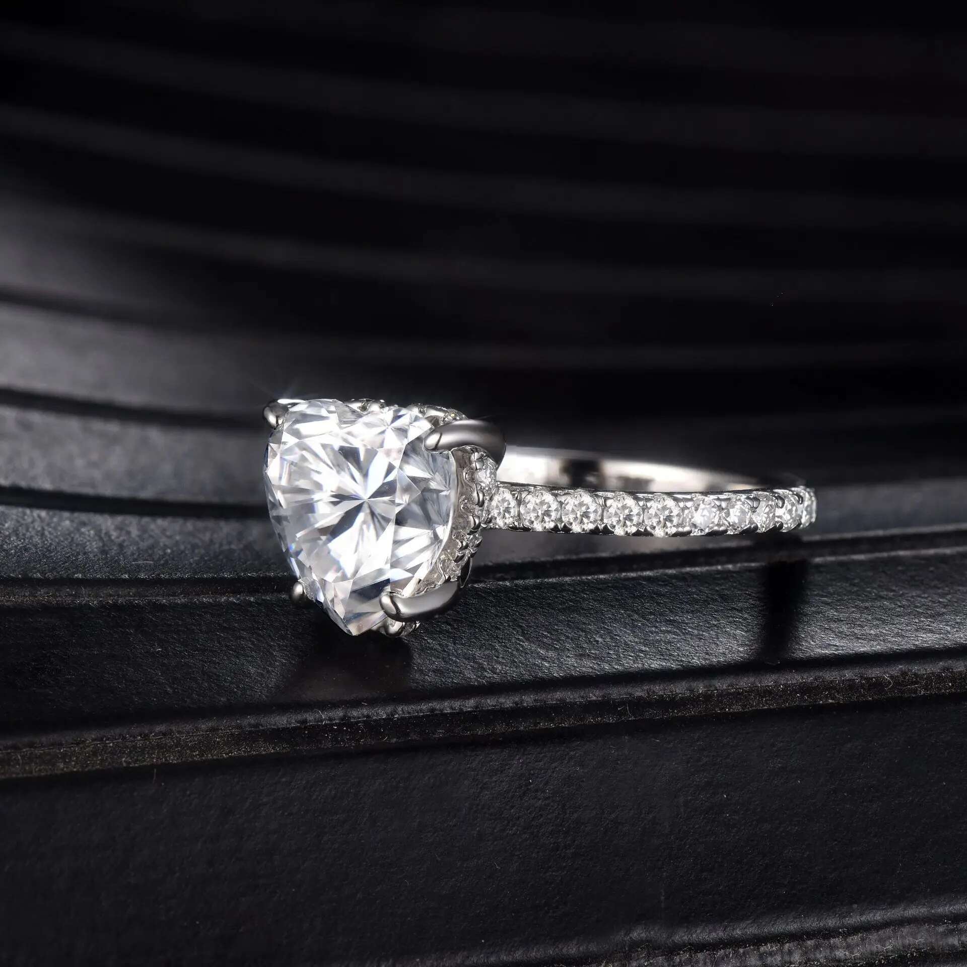 3.5CT Full Moissanite Diamond D Color VVS Ladys Heart Ring S925 Sliver Plated 18K Gold Fine Jewerly Wedding Rings for Women