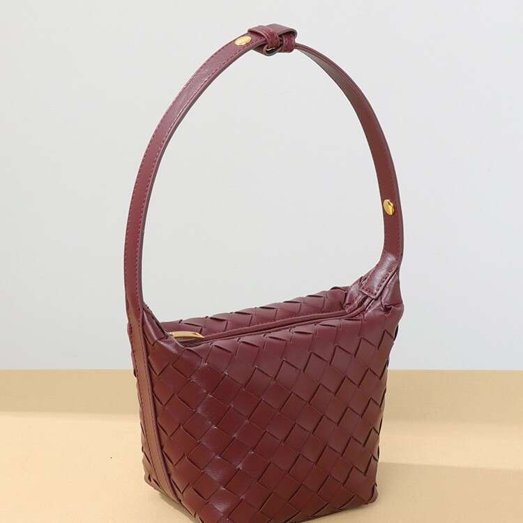 New Compilation Fashionable Bucket Trendy Versatile Handheld Lunch Box Casual Single Shoulder Women's Bag