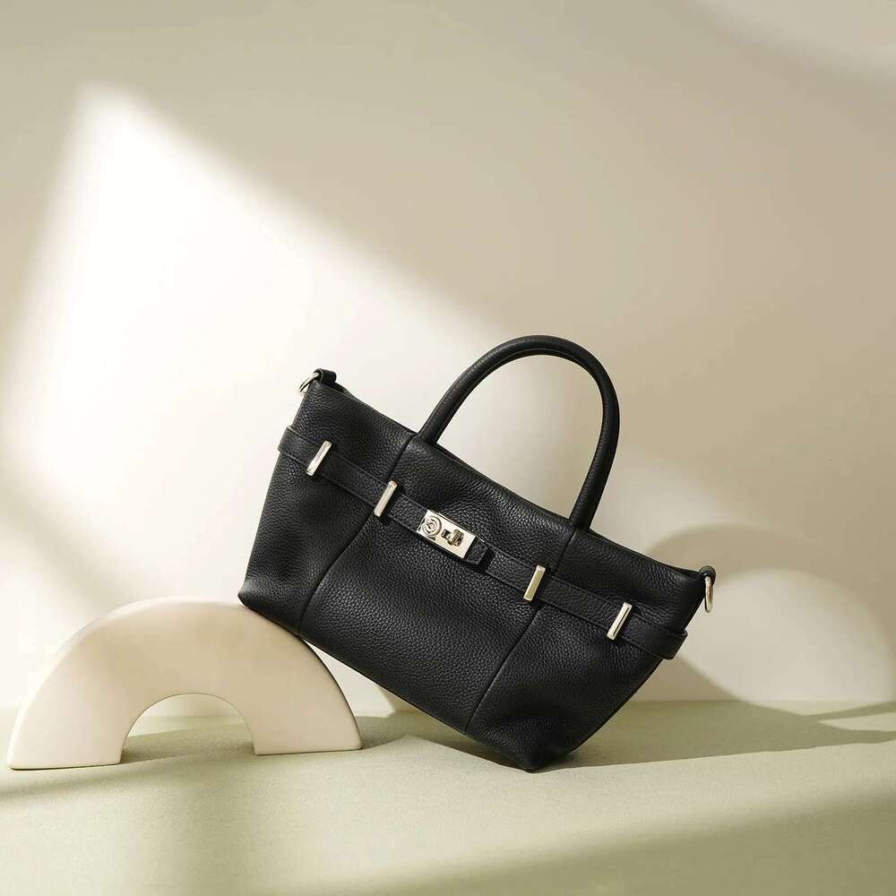 Head layer cowhide handbag simple commuter Genuine Leather shoulder crossbody horizontal section platinum bag