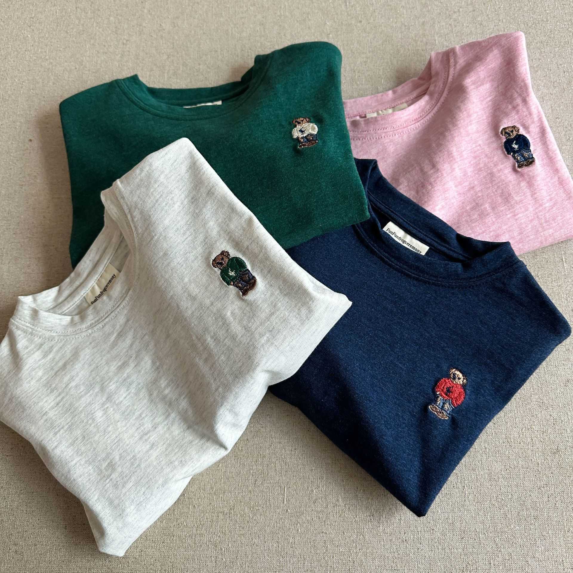 2025 Autumn and Winter Childrens Clothing Tshirts Small and Mediumsized Childrens Clothing Black Field Cloth Mens Clothing Girls Clothing Long Sleev Y