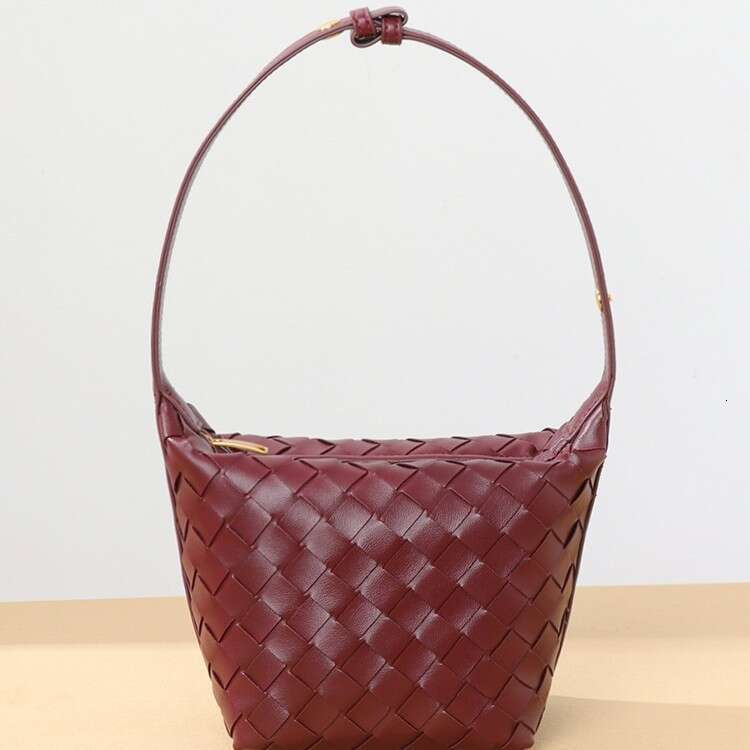 New Compilation Fashionable Bucket Trendy Versatile Handheld Lunch Box Casual Single Shoulder Women's Bag