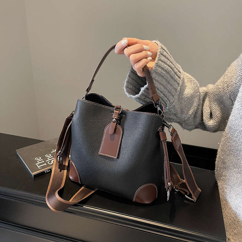 Bucket 2024 new trend large capacity fashionable single shoulder crossbody for women practical and versatile commuting leisure bag
