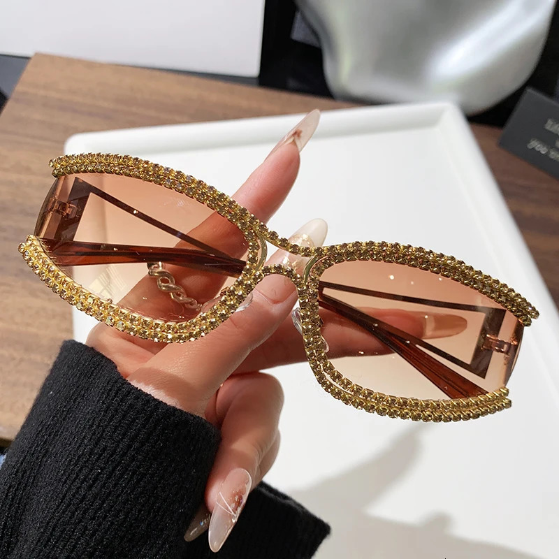 2025 Y2k Hollow Retro Sunglasses Personalized Sunglasses Diamond-set Large Frame Car Sunglasses 81075-1 251126