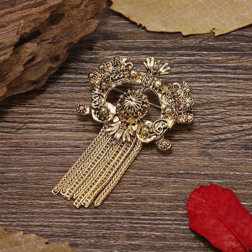 Ladies Novelty Vintage Palace Tassel Brooch Elegant Clothing Pins Banquet Party Coat Suit Accessories